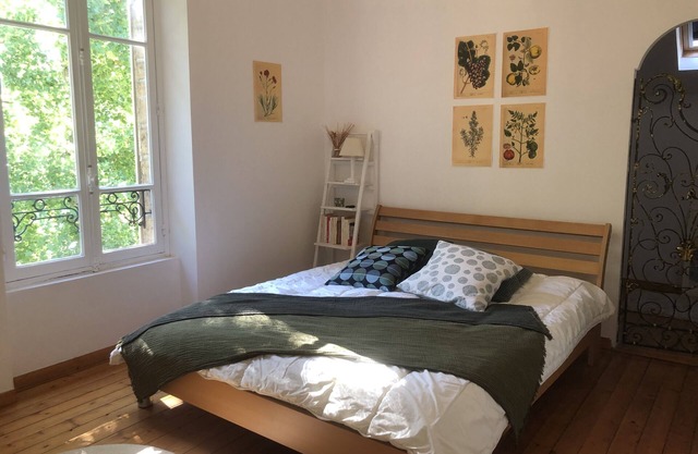 Grande Maison Traditionnelle Proche de la Forêt