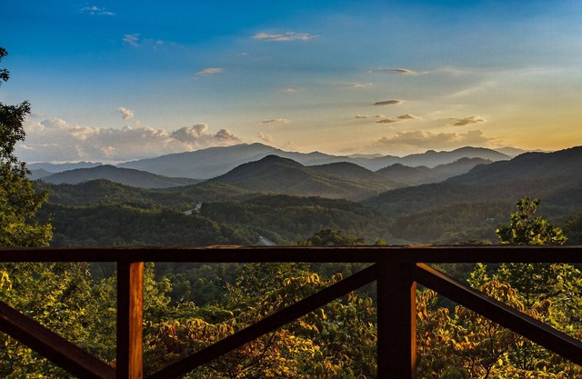 Grandpa's Cabin a classic Mountain log Cabin with Scenic long range View