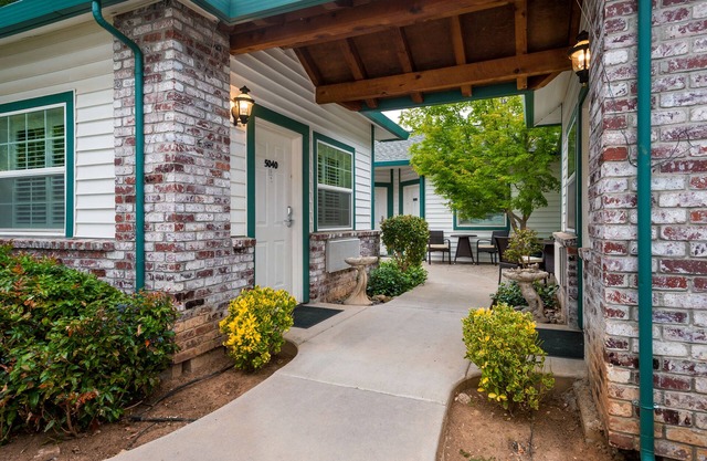 Grass Valley Courtyard Suites
