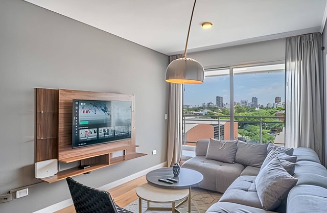 Great 2BR Super Fast WiFi, Pool, BBQ & Sauna