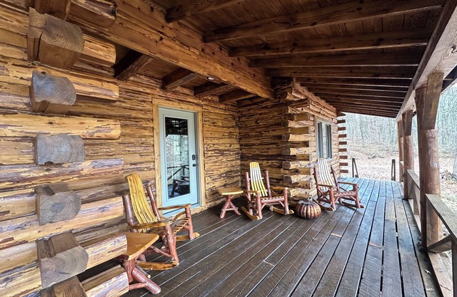 Great 3 Bedroom Log House in Amish Country