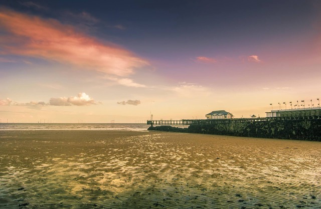 Great 8 berth caravan for a Staycation in Clacton-on-Sea ref 26436E