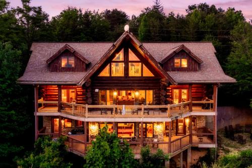Great Alpine - 4 KingSuites- September Deals-Views-Hot Tub-FirePit-GameRm