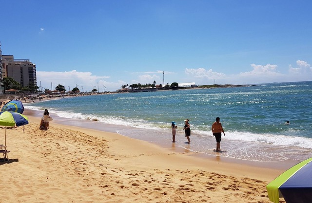 Great apt. ten steps from Areia Preta beach with complete leisure area