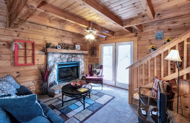 Great cabin with a warm and cozy mountain feel
