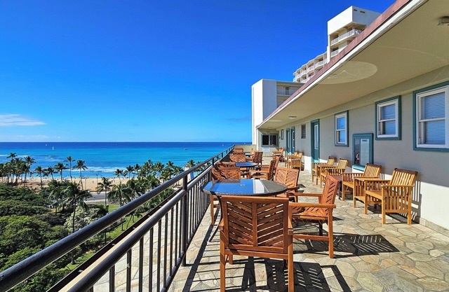 Great Corner Studio with Diamond Head & Park views, 2 mins walk to Beach!