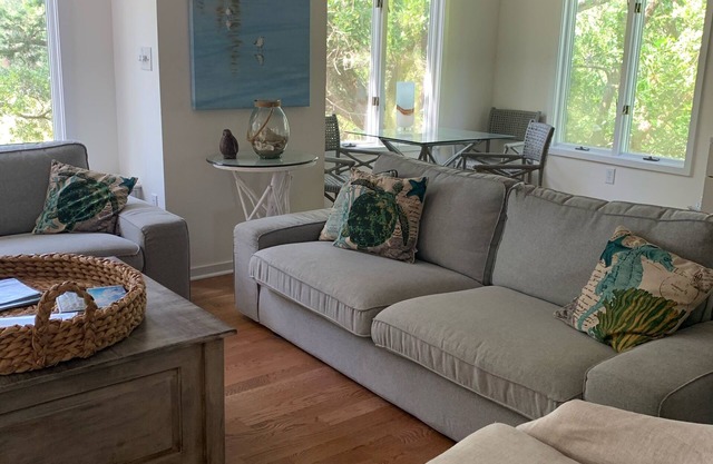 Great Family Beach House.Nestle in Oaks of Bald Head Island!
