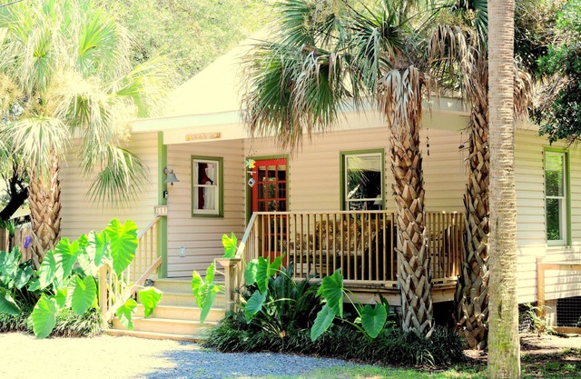 Great Family Beach House and 5% off weekly stays, last minute or mobile booking!