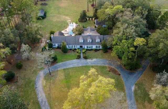 Great farm house with lap pool, ping pong, pet friendly