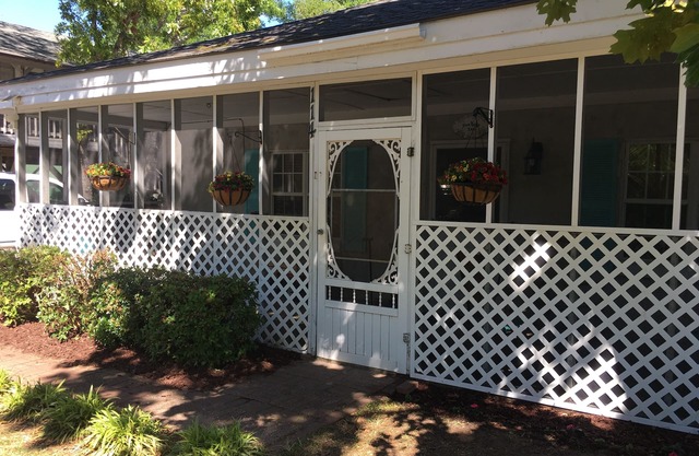 Great home for the working traveler. Short term or long term is welcome.