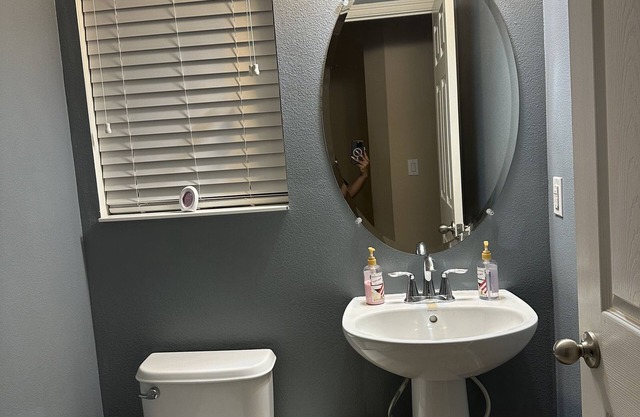 Great home with a bonus room or office. Close to downtown and airport.