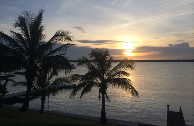 GREAT HOUSE WITH POOL, AIR CONDITIONING AND GARAGE FOR 08 CARS