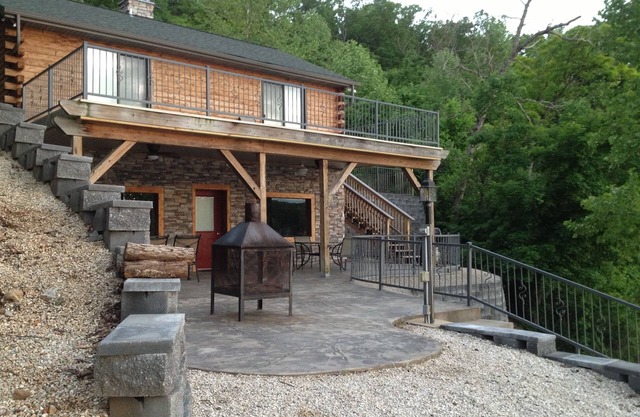 Great lakefront Log Home