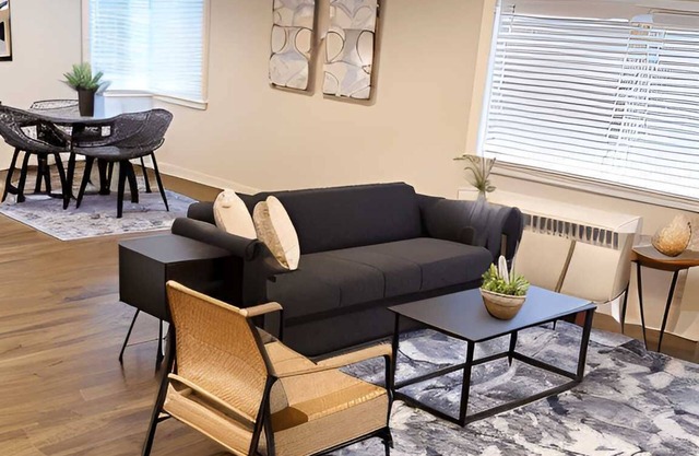 Great Layout – Spacious 2BR Apt