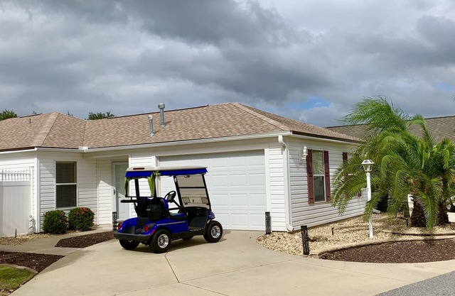GREAT LOCATION! 2 Bdrm 2 Ba Villa w/GOLF CART, FREE WIFI & BBQ