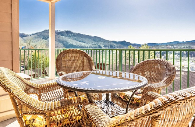 Great Location! 2br/2ba Beautiful Views Indoor/Outdoor Pools, Game Room 3003