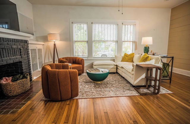 GREAT LOCATION! Downtown San Antonio, Southtown, King Williamn