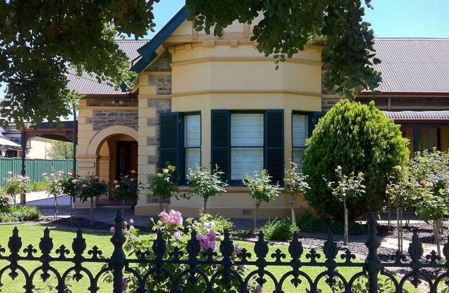 Great location to local restaurants and cellar doors.