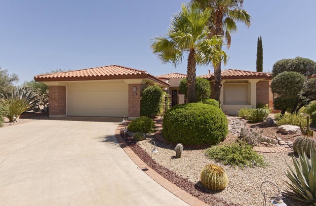Great mountain views overlooking the San Ignacio golf course and pond with fountain