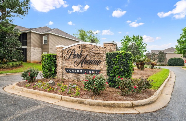 Great Rates! 1st floor, Family Friendly,Close to OWA & FoleySportsPlex!Book Now!