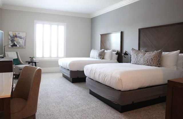 Great Relaxing Overnight Stay! Four Units, Pet-friendly Hotel with Free Parking!