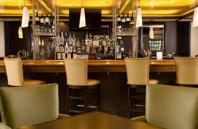 Great Relaxing Overnight Stay! Spacious unit located in the heart of Duluth