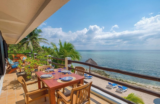 Great snorkeling from this beachfront condo, AC in bedrooms!