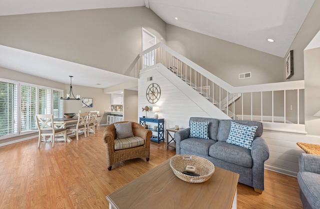 Great Spinnaker! Quiet Location w/Golf/Lagoon Views! Amenity Cards!