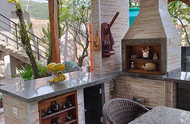 Great townhouse on the best beach in Caiobá, 03 bedrooms, Wi-Fi, air conditioning.