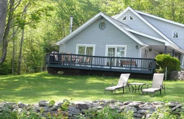 Great Views, Renovated House/Kitchen/Fire Pit. Large bedrooms, Very Fast Wifi