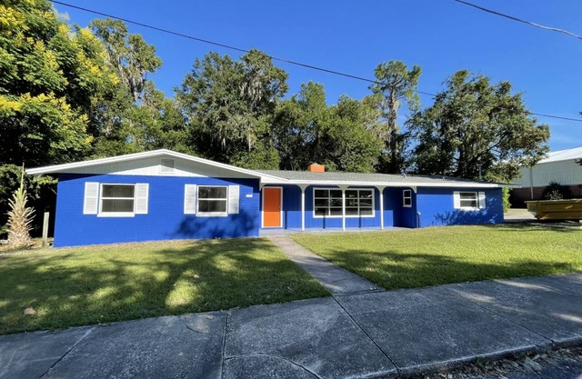 Greater Gator Gainesville - 4/3 steps to UF Campus