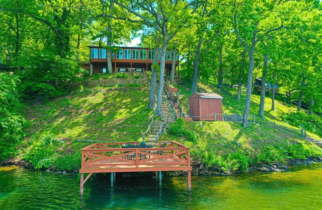 Green Bass Getaway! Private Dock - Sleeps 16+ - Martini Deck