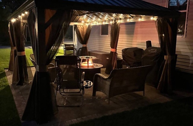 Green Bay Home near Lambeau, 4BR w/loft, Sleeps 10+