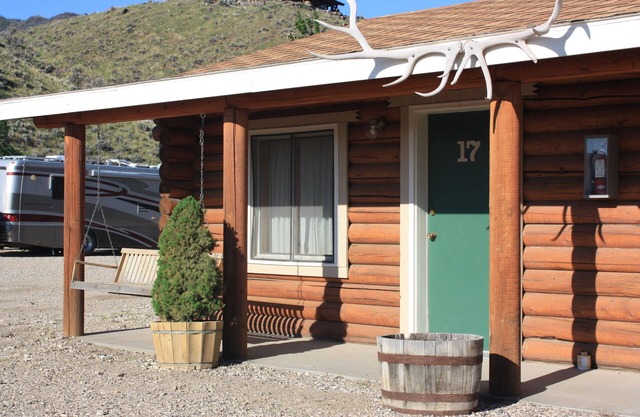 Green Creek Inn and RV Park