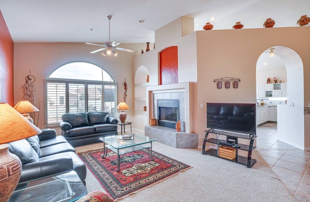 Green Valley Getaway Near Golfing: Pool Access!