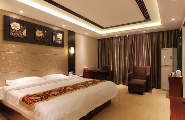 GreenTree Inn JiangSu ZHenjiang Jurong Yalong Hotel
