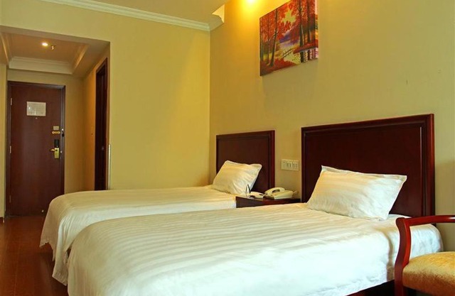 GreenTree Inn JiangSu ZHenjiang Jurong Yalong Business Hotel