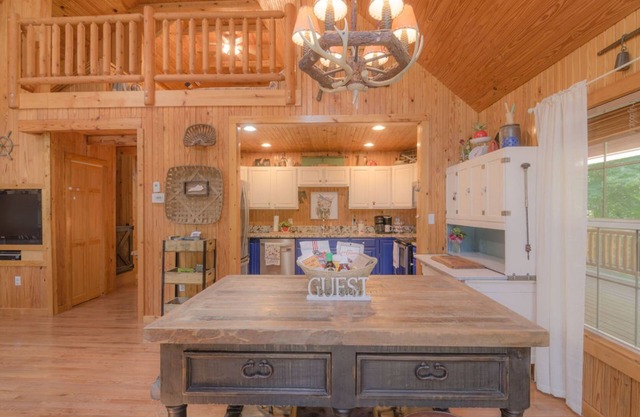 Greenwood Cabin 1 mile from Lake Cumberland.