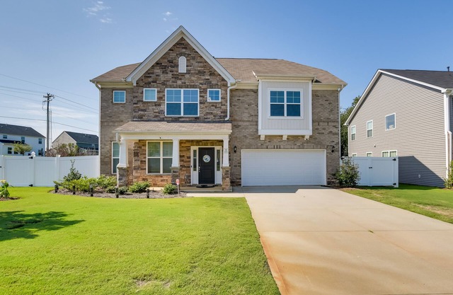 Greer Family Home w/Library, Sunroom & Backyard!