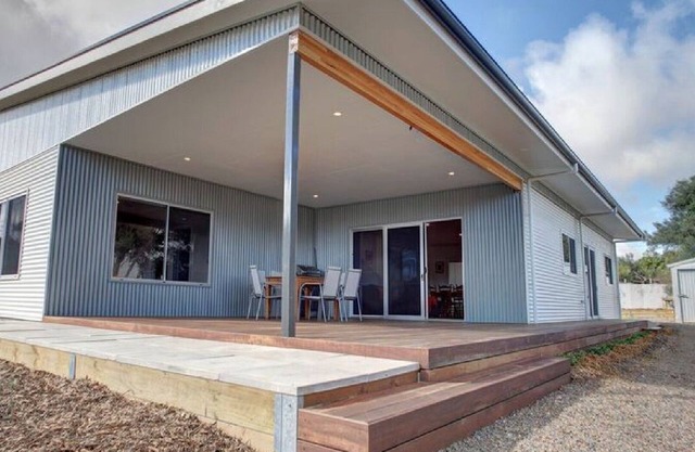 Grey on the Bay is a fantastic Esplanade property - space, location, comfort.