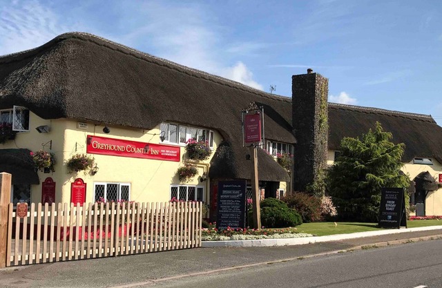 Greyhound Country Inn