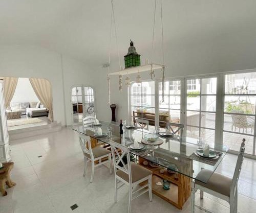 Große sonnendurchflutete Wohnung