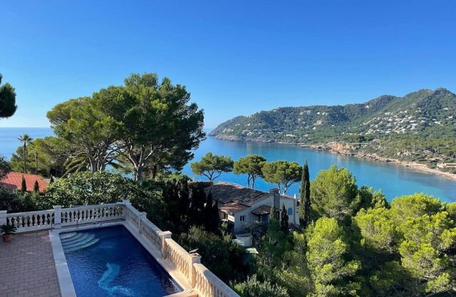 Großzügige Villa am Meer am Meer mit Traumblick