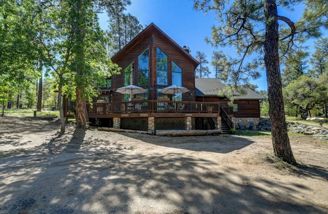 Groom Creek Lodge - Pool Table & 12 Mins to Downtown