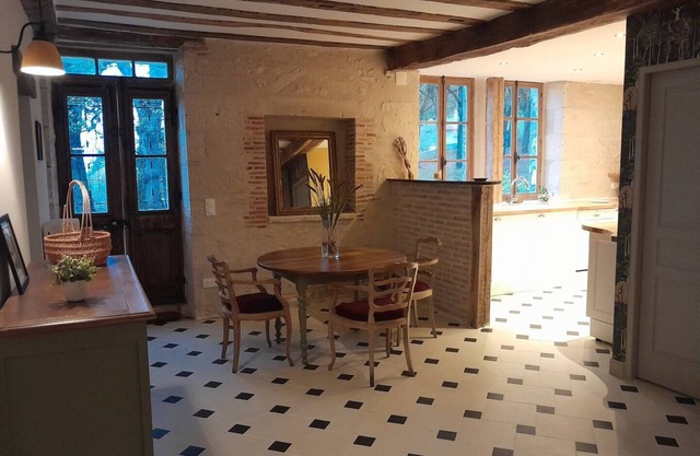 Ground-floor château apartment, view side