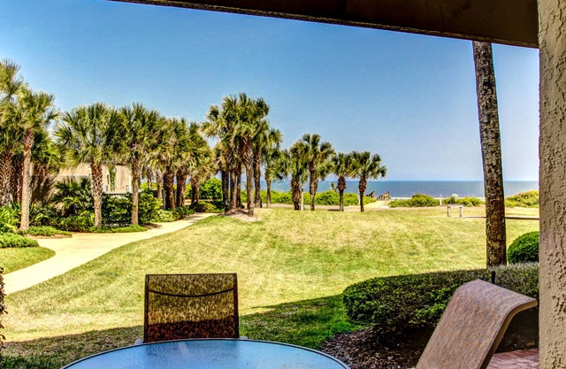 Ground-level home with pool - short walk over dunes to beach