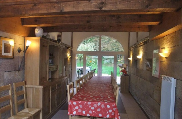 Group-friendly lodge, accessible, Vosges hiking
