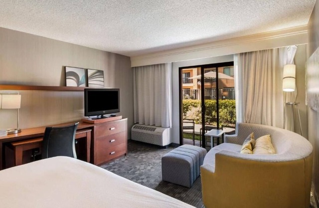 Group Getaway! 3 Relaxing Units Near Newport Beach! Outdoor Pool, Pet-friendly