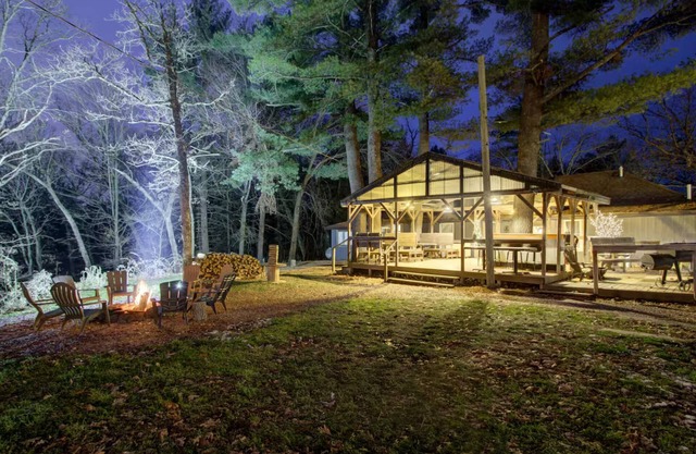 Group Getaway-4 Cabins @ Sandstone Rustic Retreat