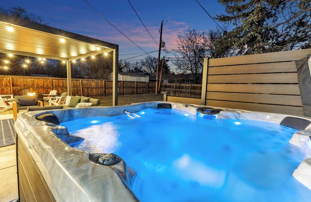Group Getaway HotTub FirePit ~20min to Denver!